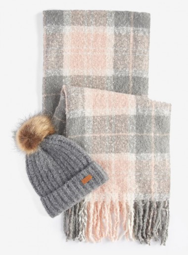 Barbour BARBOUR SALTBURN BEANIE E TARTAN SCARF GIFT SET - LGS0077 GY31 - Tadolini Abbigliamento