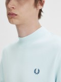 Fred Perry Felpa a collo alto con grafica Laurel Wreath - M7770 - Tadolini Abbigliamento